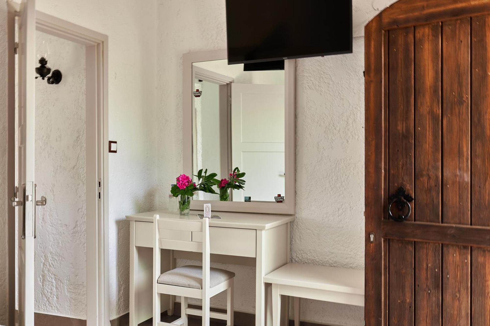 Mila Malia Studios Hotel Buitenkant foto